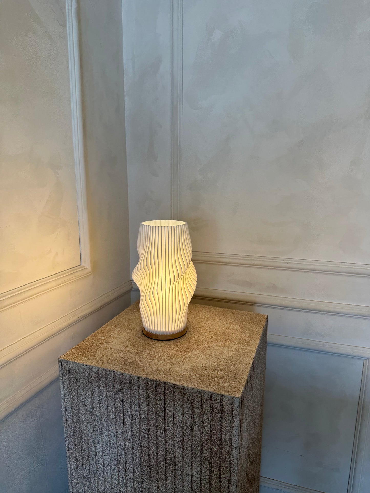 Rowa Table Lamp