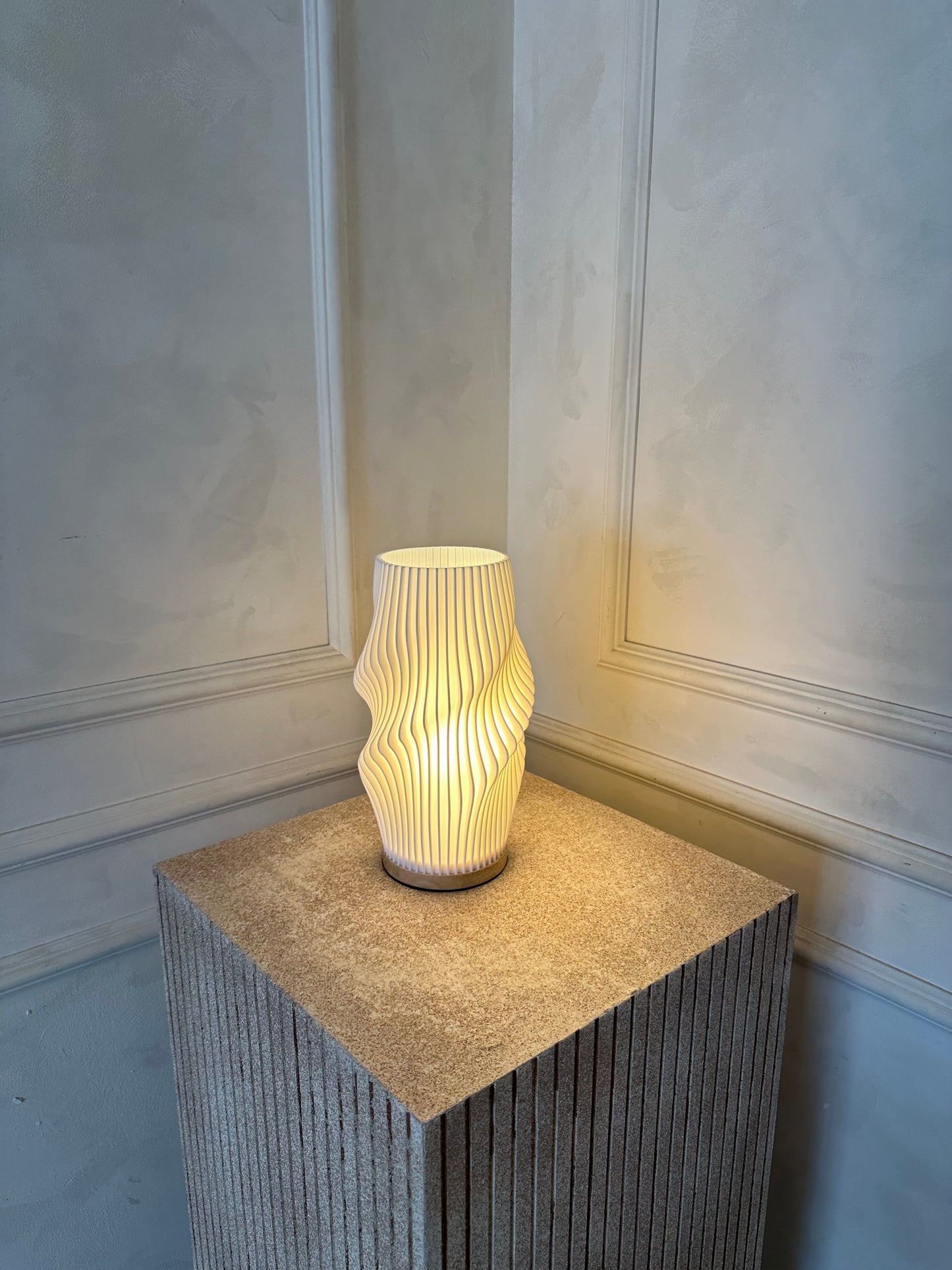 Rowa Table Lamp